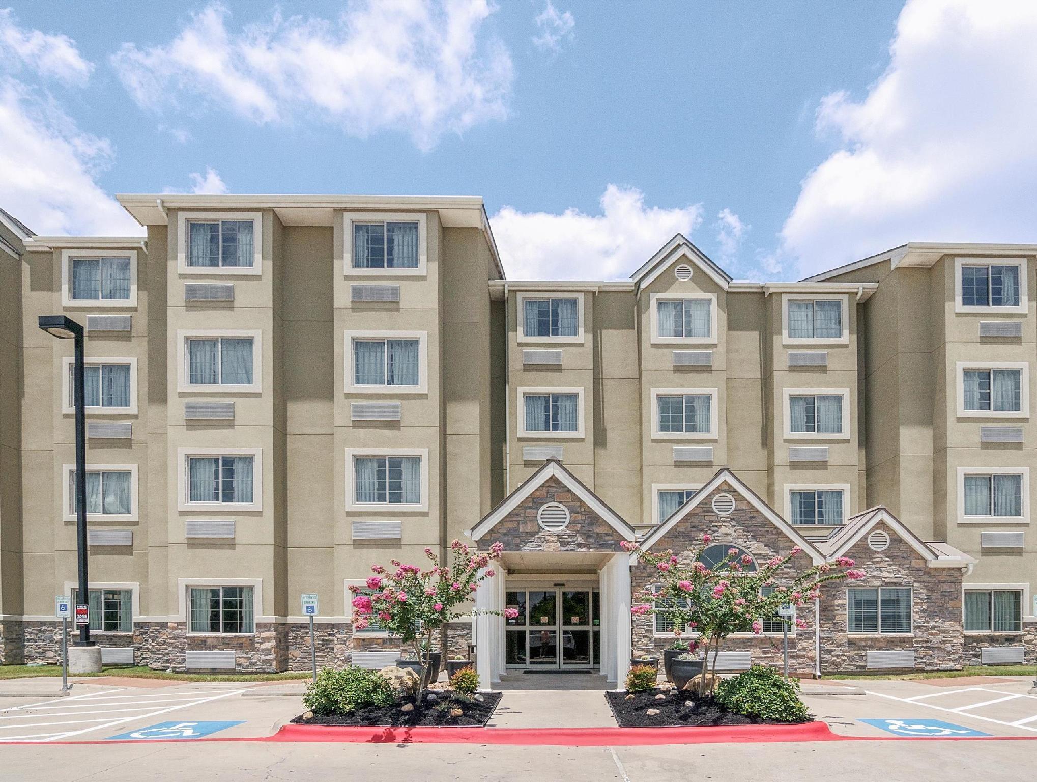 Microtel Inn & Suites By Wyndham Austin Airport Экстерьер фото