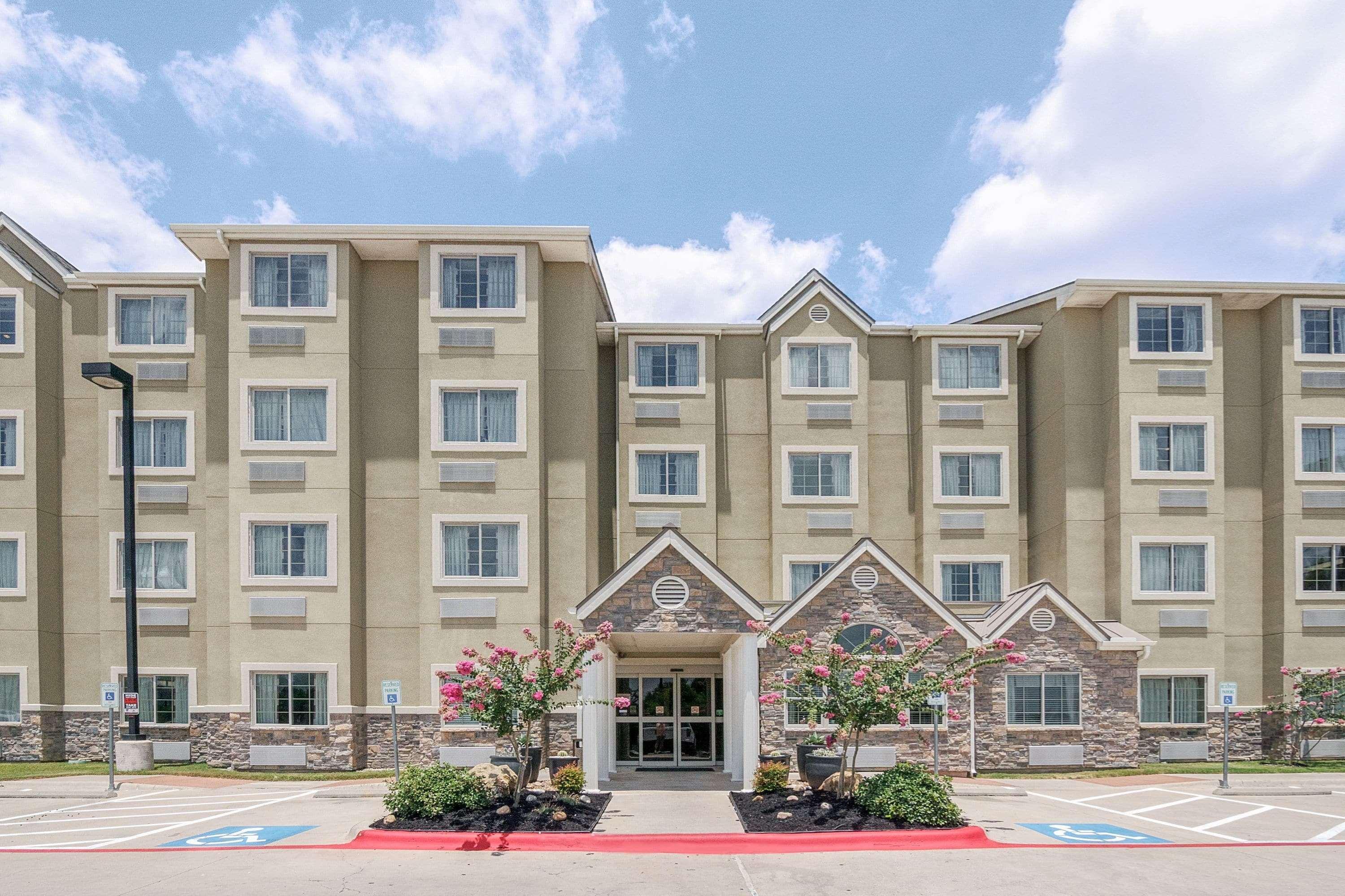 Microtel Inn & Suites By Wyndham Austin Airport Экстерьер фото