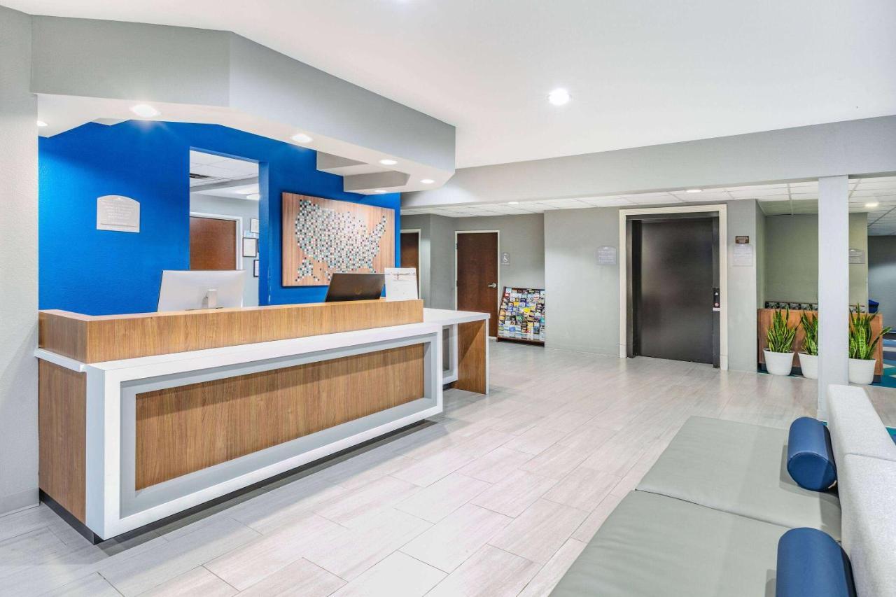 Microtel Inn & Suites By Wyndham Austin Airport Экстерьер фото
