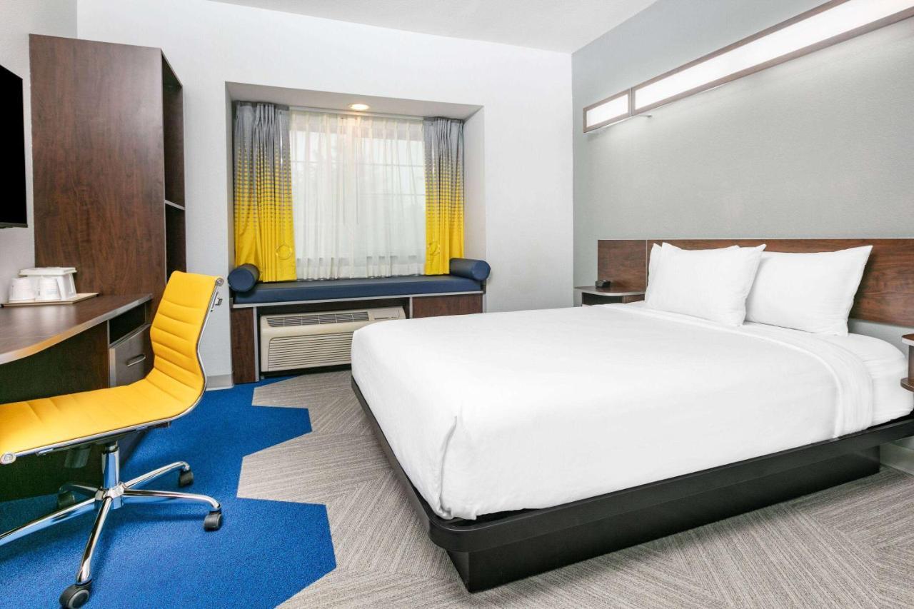 Microtel Inn & Suites By Wyndham Austin Airport Экстерьер фото