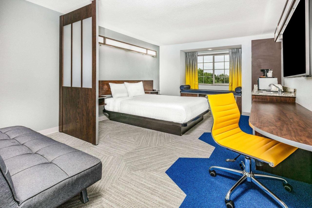 Microtel Inn & Suites By Wyndham Austin Airport Экстерьер фото
