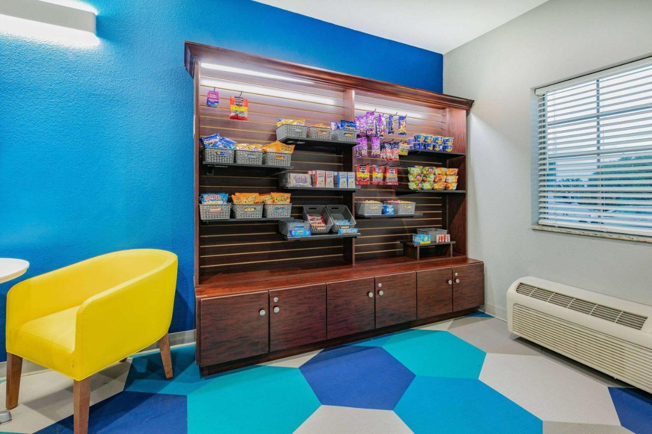 Microtel Inn & Suites By Wyndham Austin Airport Экстерьер фото