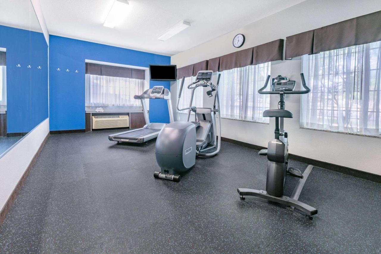 Microtel Inn & Suites By Wyndham Austin Airport Экстерьер фото