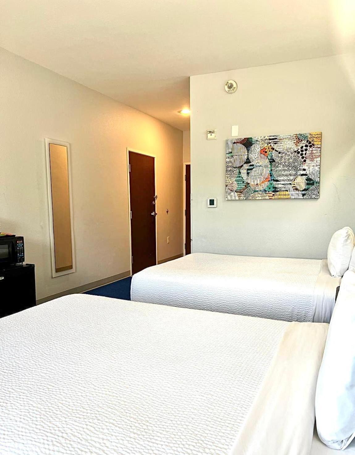 Microtel Inn & Suites By Wyndham Austin Airport Экстерьер фото